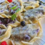 Pierogi z jagodami – prosty przepis bez jajek