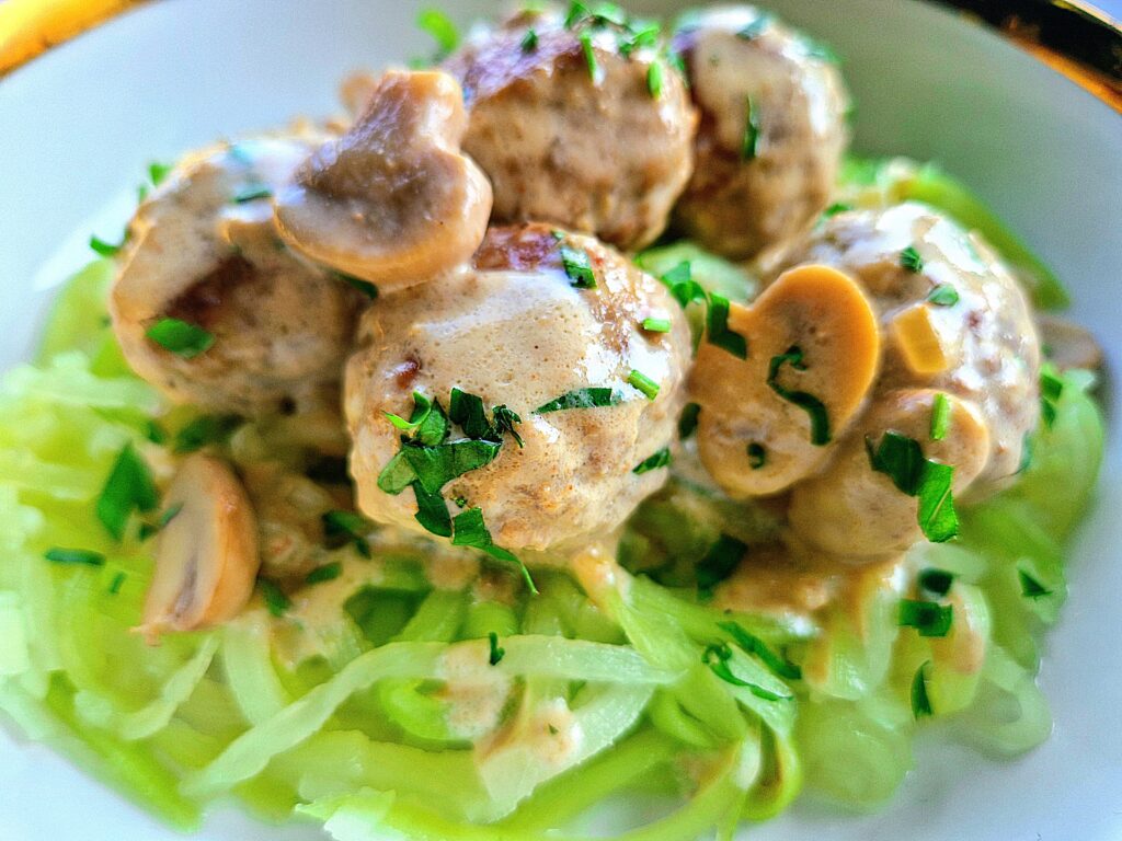 Keto pulpeciki w sosie pieczarkowym