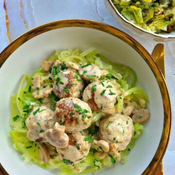 Keto pulpety w sosie pieczarkowym