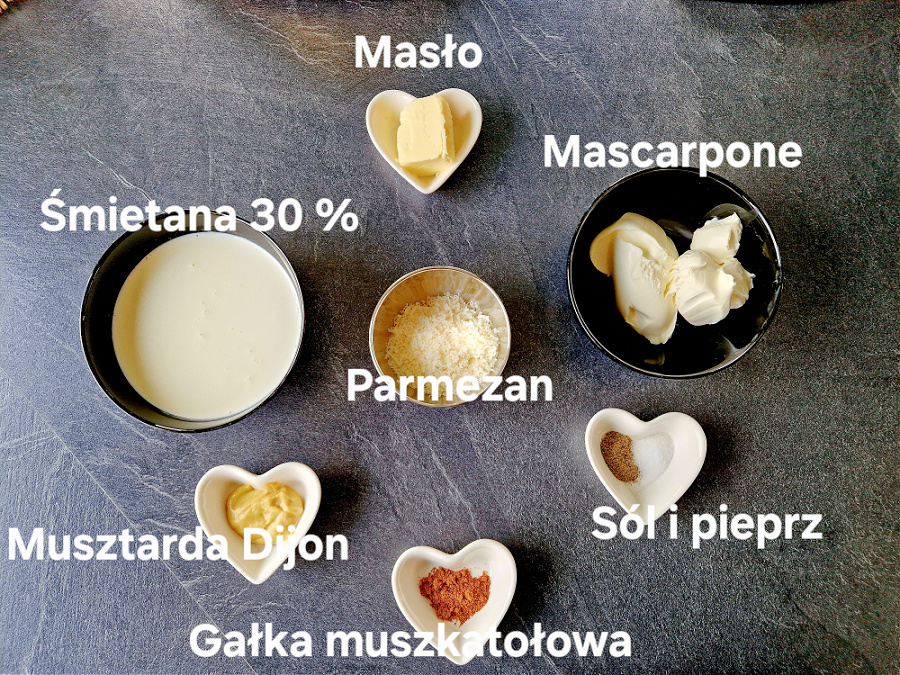 Składniki do przygotowania sosu do gołąbków keto bez zawijania ułożone w miseczkach na ciemnym blacie: śmietanki 30%
serka mascarpone
masła
gałki muszkatołowej
musztardy Dijon
tartego parmezanu
sól
pieprz