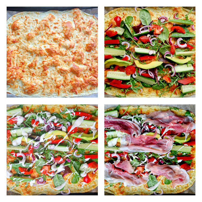 Kolaż czterech zdjęć: upieczony placek z serka wiejskiego i sera, następnie układanie dodatków. Kawałki awokado, zielony ogórek, czerwona papryka, rukola, sos i szynka parmeńska.