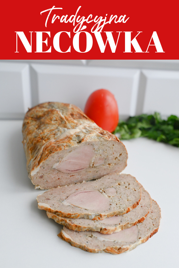 Kolaż Pinterest z napisem „Tradycyjna necówka” oraz plastrami necówki w przekroju na białym blacie