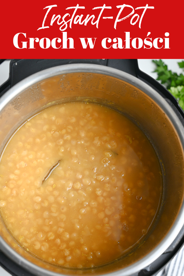 Pionowa grafika z czerwonym nagłówkiem „Instant Pot Groch w całości” przedstawiająca gotowy groch w metalowym garnku.